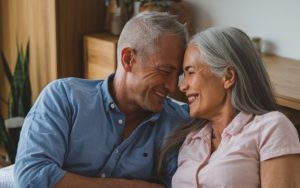 הקשר בין אושר ותדירות קיום יחסי מין